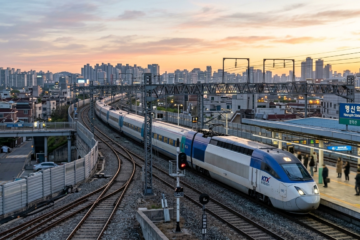 붕괴 사고 나흘만에…행신역 출발한 KTX, 서소문 구간 처음 통과 - 매일경제